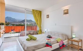 Wonderful Near The Sea And The Centre Of Los Cristianos